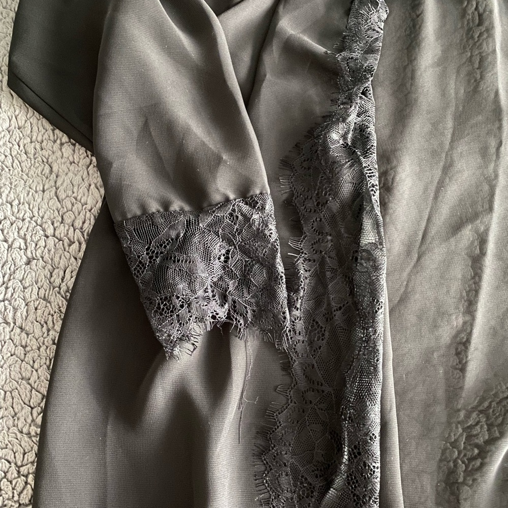 PRETTY LITTLE THING - Black Lace Robe - Picture 4 of 5